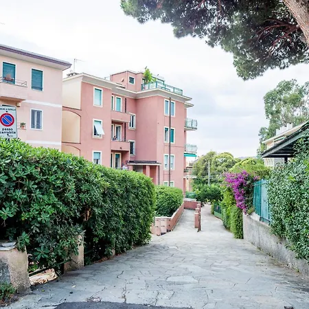 Joivy Bright 2-bedroom Flat With Terrace Near The Rapallo