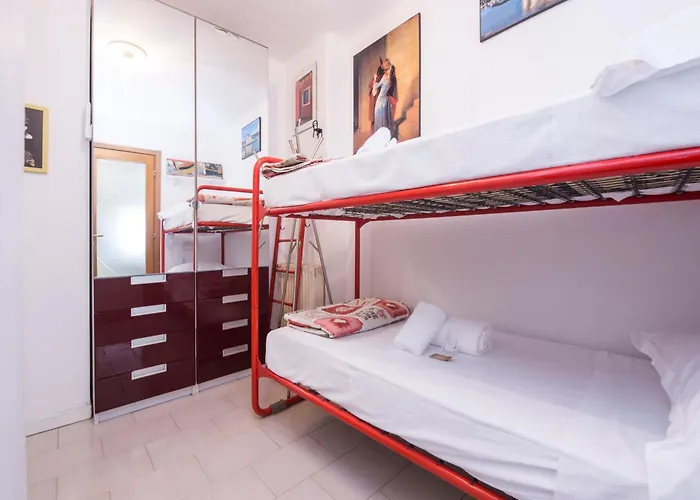 Апартаменты Joivy Bright 2-bedroom Flat With Terrace Near The Рапалло