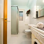 Appartement Joivy Bright 2-bedroom Flat With Terrace Near The Rapallo