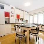 Joivy Bright 2-bedroom Flat With Terrace Near The Appartement
