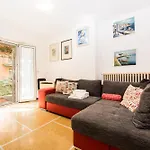 Joivy Bright 2-bedroom Flat With Terrace Near The Appartement *