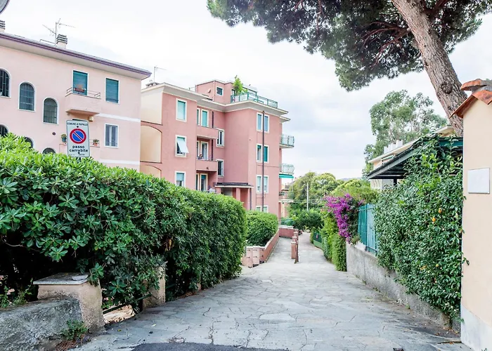 Joivy Bright 2-bedroom Flat With Terrace Near The Rapallo